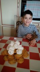 Jules_H_igloo_en_meringues_et_cookies.JPG